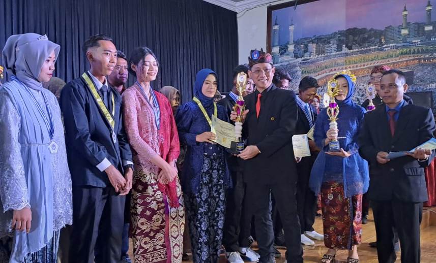 Pengumuman Prestasi Ramaikan Suasana Purna Widya ke 45 SMK Negeri 1&nbsp;Sidoarjo