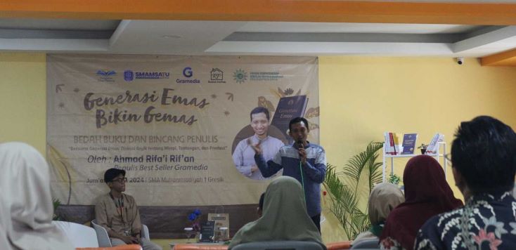 Penulis Buku ‘Best Seller’ Ahmad Rifa’i Kobarkan Semangat Menulis di&nbsp;Smamsatu