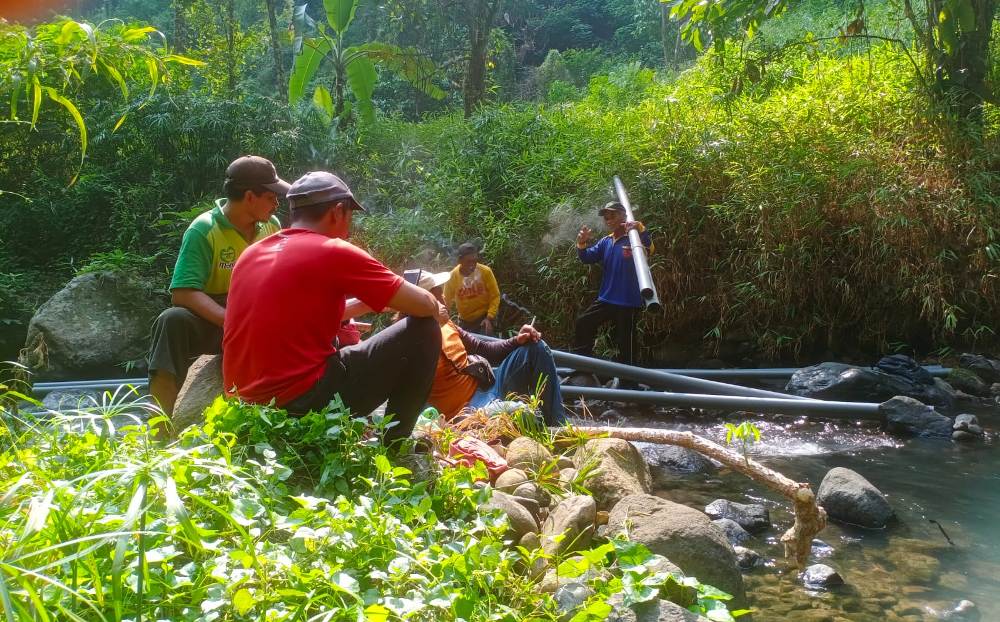 Gotong Royong Untuk Alirkan Air Bersih ke Warga&nbsp;Ndawung