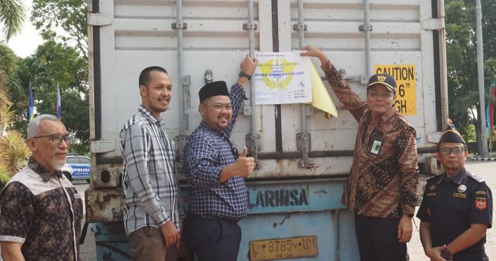 Bupati Gresik Lepas Ekspor Perdana Sekam Bakar ke Nagoya Jepang