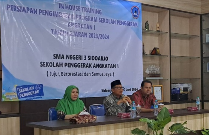 SMA Negeri 3 Sidoarjo Tingkatkan Kompetensi Seluruh Gurunya Melalui IHT