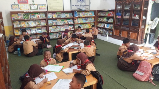 Kekurangan Ruang Kelas, Siswa SDN Wunut 2 Porong Terpaksa Belajar Dibekas Ruang Koperasi Dan Perpustakaan