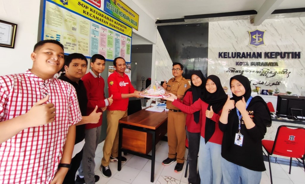 Berbagi Tumpeng Merdeka untuk&nbsp;Tetangga