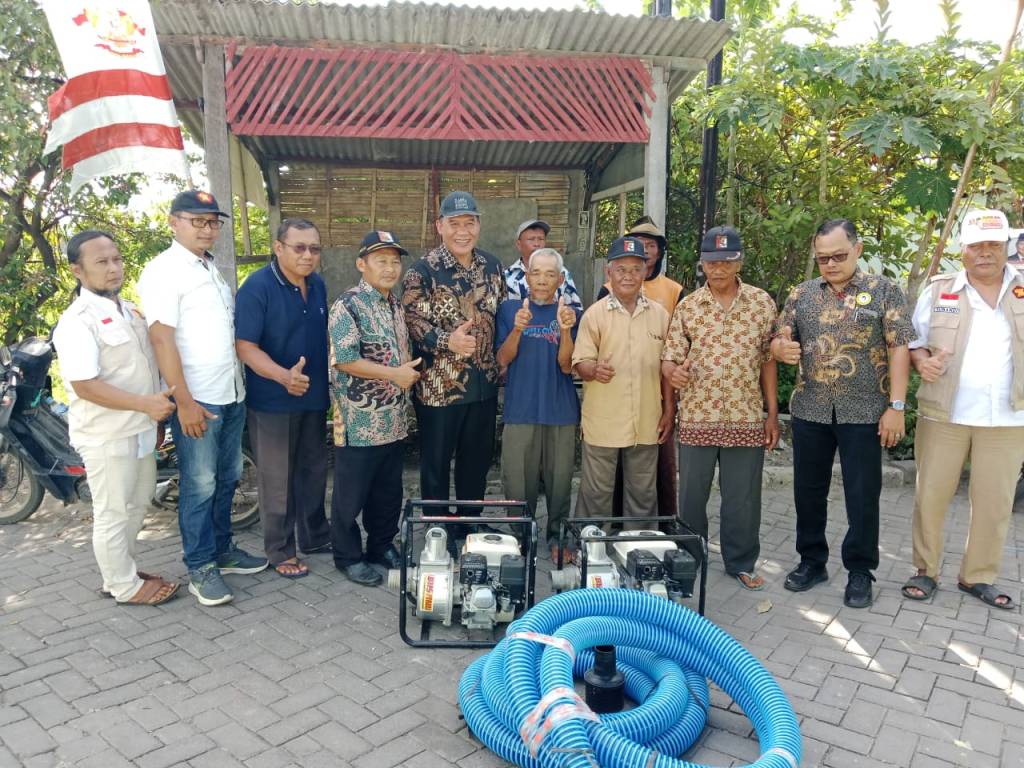 Bambang Haryo Bantu Pompa Air untuk Persawahan di Desa Banjarsari yang Alami&nbsp;Kekeringan