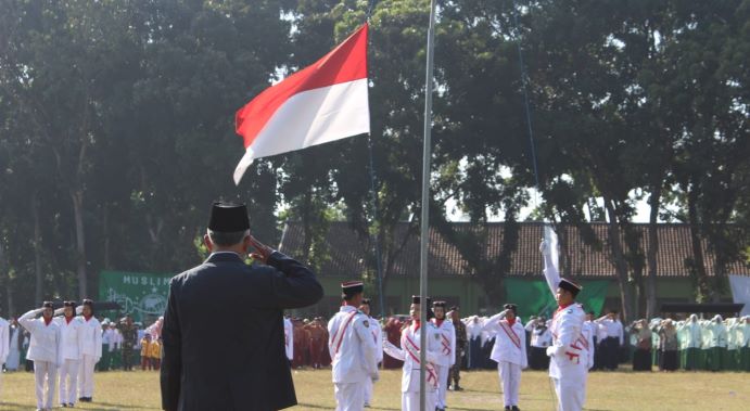 Rekor Baru Upacara Bendera di Badas Kediri, Tembus hingga 1.500&nbsp;Peserta