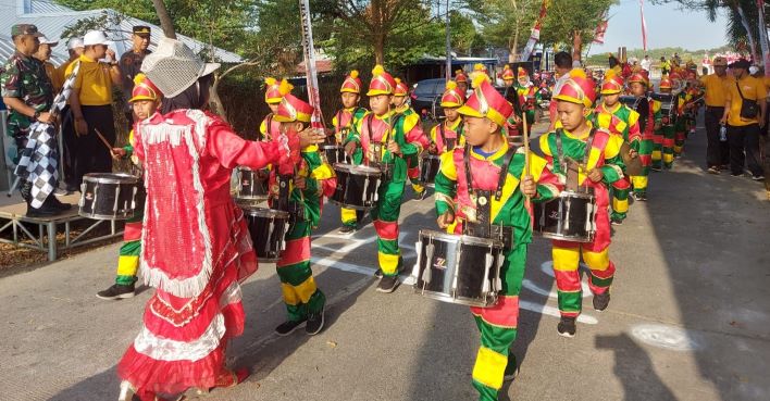 Semarak HUT ke-79 Kemerdekaan, Masyarakat Guyub Ikuti Gerak Jalan Tradisional Sidomukti –&nbsp;Bungah