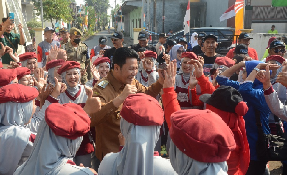 Plt Bupati Subandi Disambut Meriah Emak-Emak Anggota PKK se Kec. Wonoayu