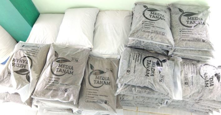 SMK Muhammadiyah 5 Panceng ‘Sulap’ Kotoran Embek Jadi Produk Ekonomis