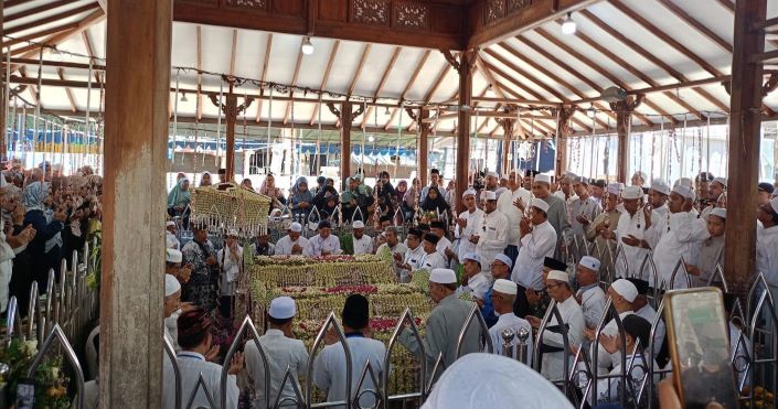 Ribuan Jamaah Ikuti Haul ke-624 Sunan Gresik Maulana Malik&nbsp;Ibrahim