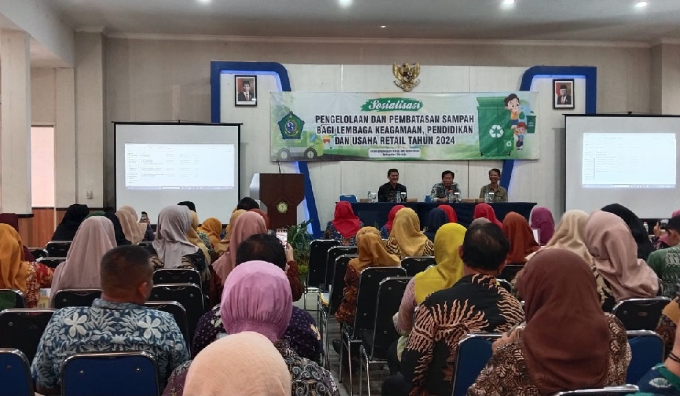 Guru Al Muslim Antusias Mengikuti Sosialisasi Pengelolaan Sampah dari DLHK Sidoarjo