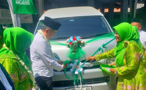 Sewa Kendaraan Umum Hingga Naik Odong-odong Saat Hadiri Pengajian, Mas Iin Beri Bantuan Mobil Operasional Untuk Muslimat NU