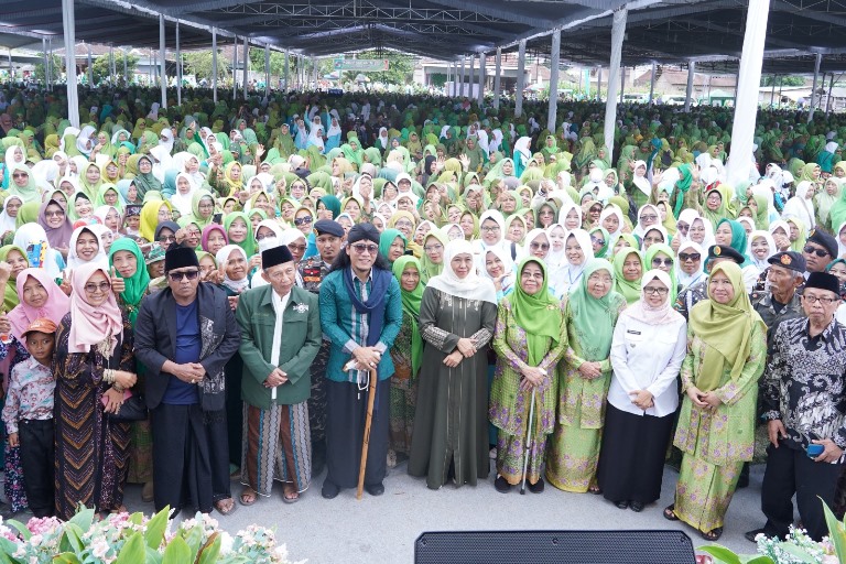Didukung Puluhan Ribu Masyarakat Blitar, Gus Miftah: Kerberhasilan Khofifah Sudah Jelas Terbukti