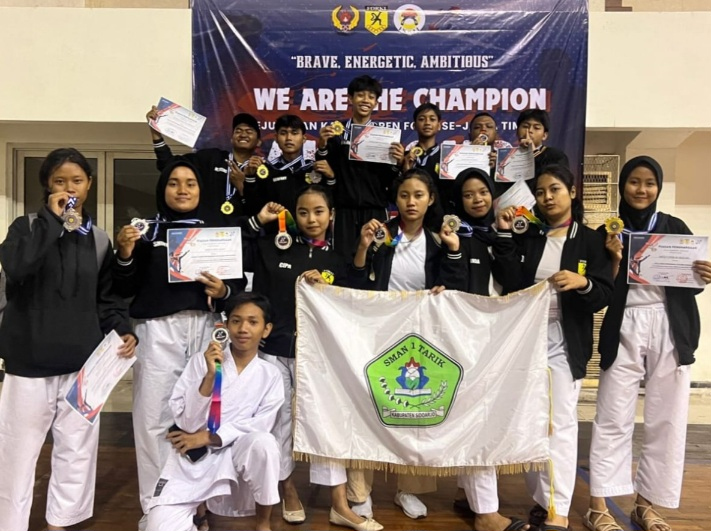 Siswa SMA Negeri 1 Tarik Borong 15 Juara ‘AKAI CUP 2024’ Ajang Karate Open Forki&nbsp;Jatim